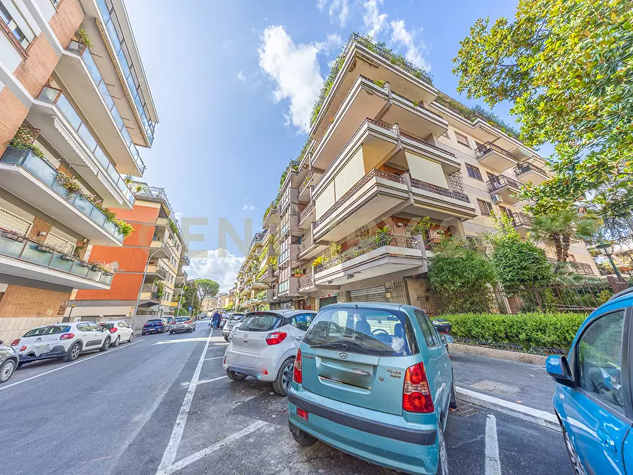 Immagine 60 di Appartamento in vendita  in Via Bevagna 68 a Roma