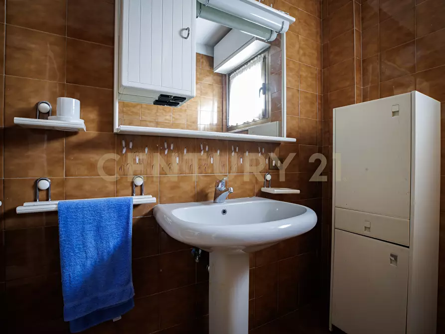 Immagine 26 di Trilocale in vendita  in Via Tazio Nuvolari 210 a Roma