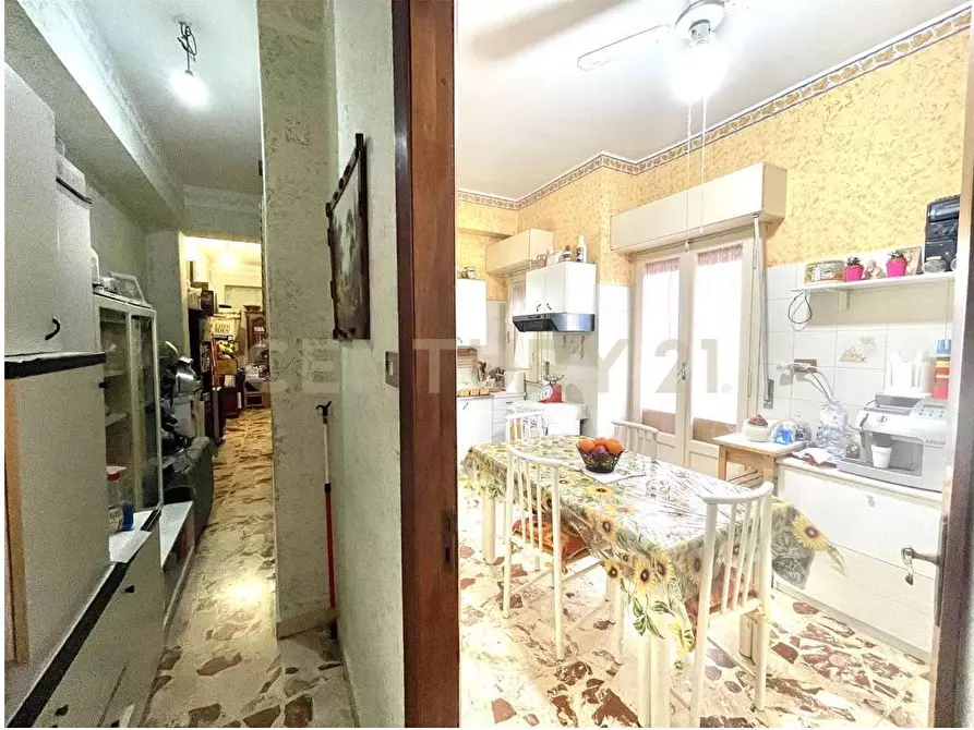 Immagine 10 di Pentalocale in vendita  in Via Portella della Ginestra 5 a Misterbianco