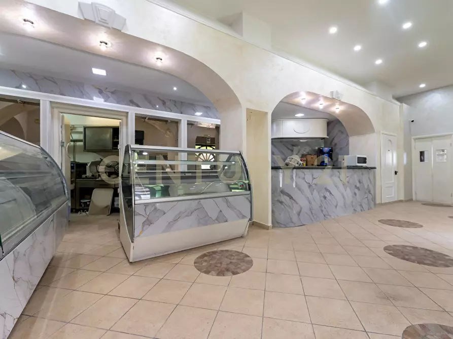 Immagine 12 di Bar / Ristorante in vendita  in Viale Papa Giovanni XXIII 46 a Camporotondo Etneo