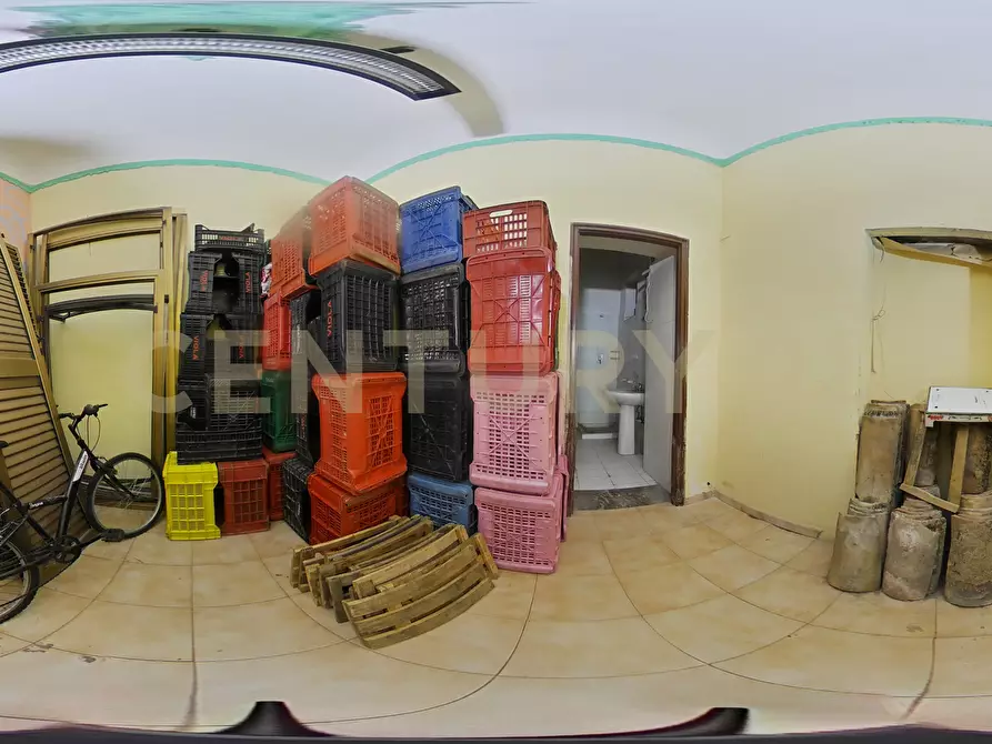 Immagine 31 di Locale commerciale in vendita  in Via IV Novembre 13 a Adrano