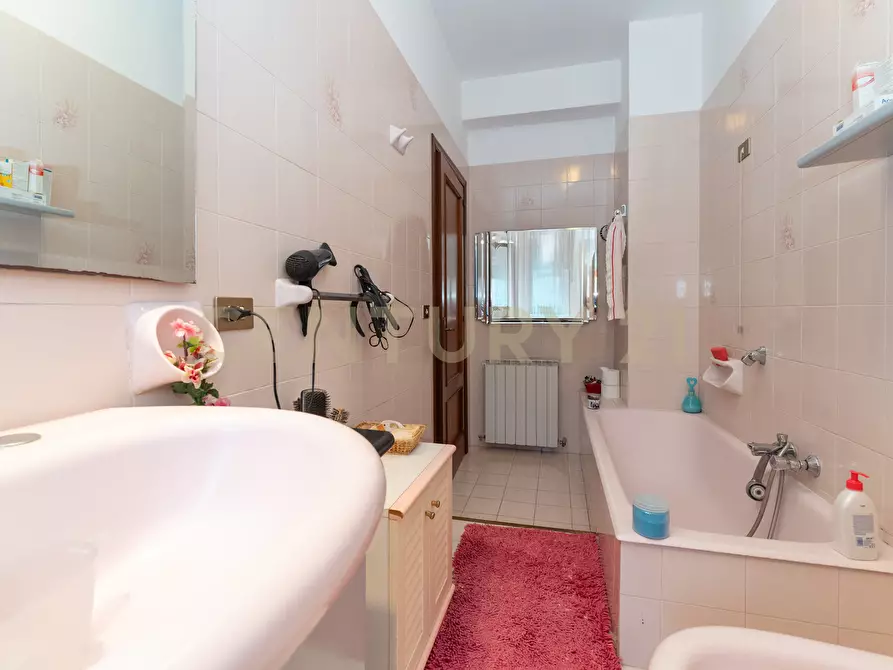 Immagine 30 di Villa in vendita  in Via Libertà 1 a Mascalucia