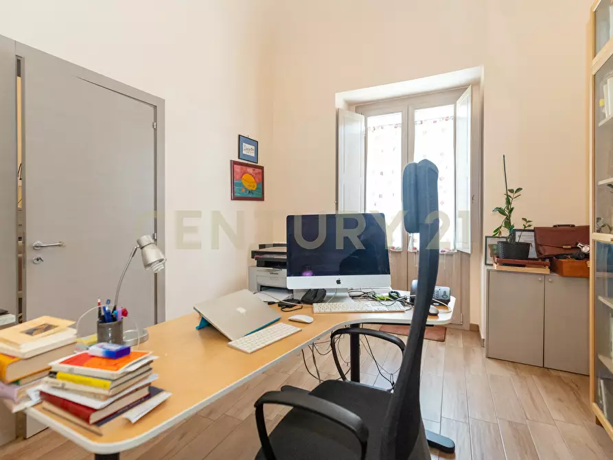 Immagine 17 di Pentalocale in vendita  in Via Recupero 38 a Catania