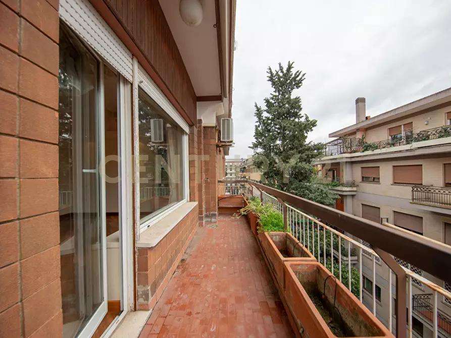 Immagine 35 di Trilocale in vendita  in Via Bevagna 56 a Roma