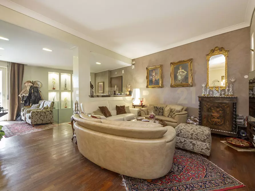 Immagine 16 di Pentalocale in vendita  in Viale Lorenzo Bolano 45 a Catania