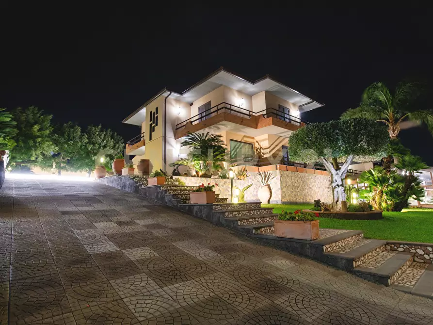 Immagine 76 di Villa in vendita  in Via Salemi 19 a Mascalucia