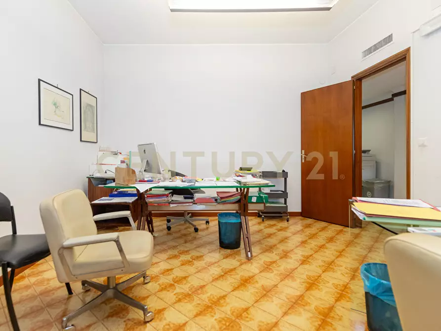 Immagine 21 di Pentalocale in vendita  in Via Grazia Deledda 2 a Catania