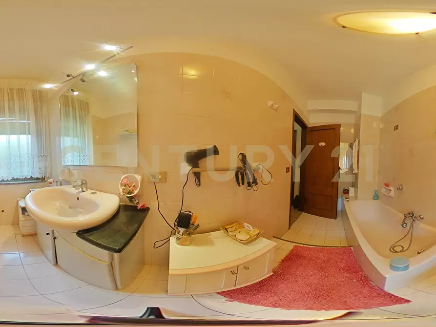 Immagine 63 di Villa in vendita  in Via Libertà 1 a Mascalucia