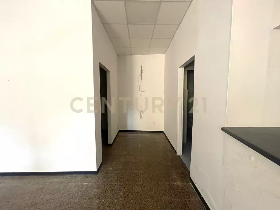 Immagine 28 di Locale commerciale in vendita  in Piazza Vittorio Emanuele a Nicolosi