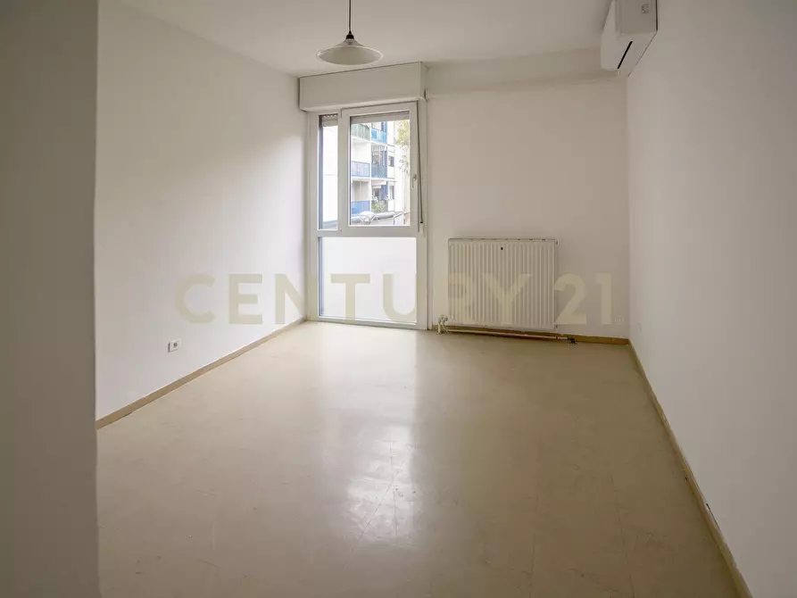 Immagine 30 di Pentalocale in vendita  in Via Umberto Maddalena 1 a Verona