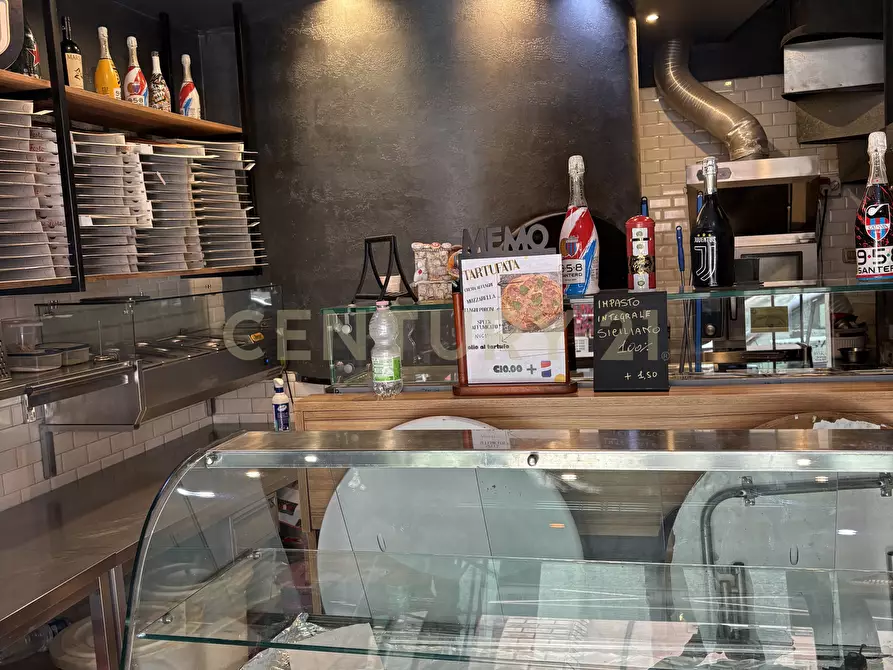 Immagine 2 di Pizzeria / Pub in vendita  in Via Giuseppe Garibaldi 98 a Catania