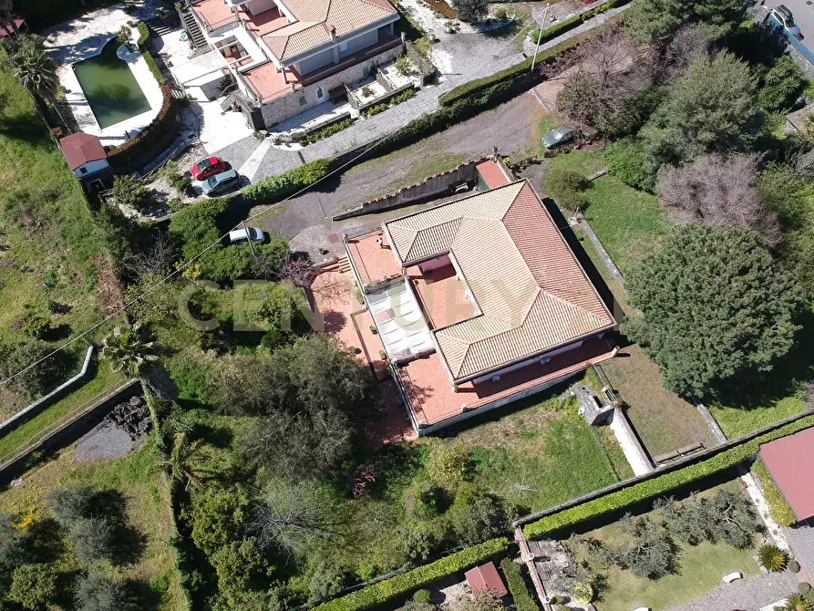 Immagine 97 di Villa in vendita  in Via Alcaloro Petrone 47 a Viagrande