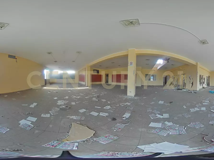 Immagine 84 di Showroom in vendita  in Via delle Scuole 1 a Aci Castello