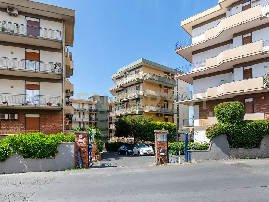 Immagine 4 di Pentalocale in vendita  in Via Convento del Carmine 5 a Tremestieri Etneo