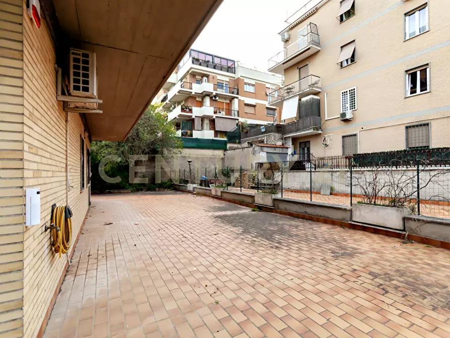 Immagine 22 di Trilocale in vendita  in Via Montasola 34 a Roma