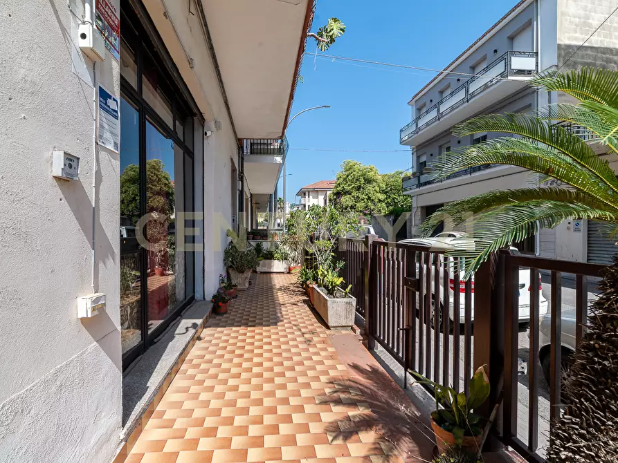 Immagine 6 di Locale commerciale in vendita  in Via Mario Rapisardi 20 a Fiumefreddo Di Sicilia