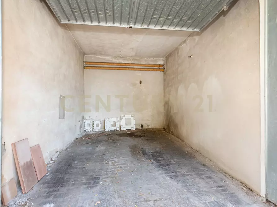 Immagine 40 di Pentalocale in vendita  in Via Convento del Carmine 5 a Tremestieri Etneo