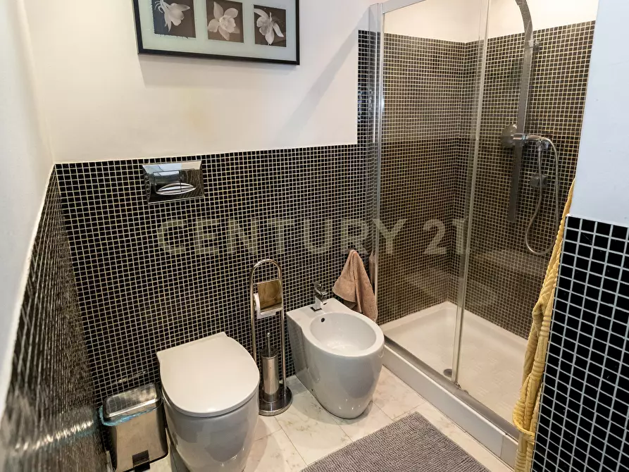 Immagine 13 di Quadrilocale in vendita  in Via Veglia 1 a Catania