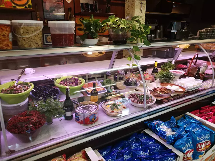 Immagine 13 di Locale commerciale in vendita  in Viale dei Lidi a Siracusa