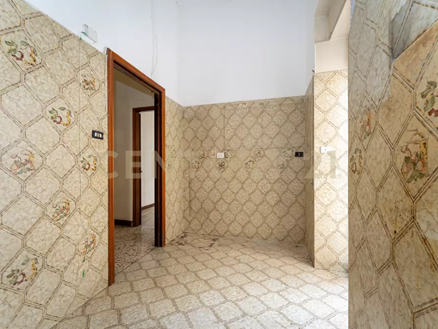 Immagine 31 di Pentalocale in vendita  in Via Milano 60 a Catania