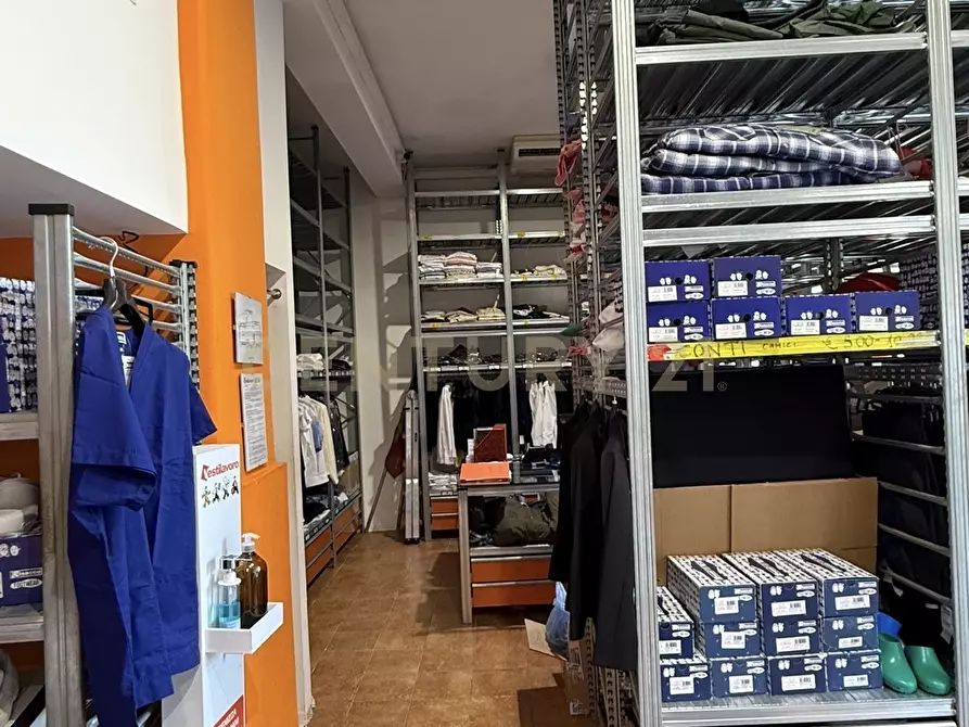 Immagine 11 di Attività commerciale in vendita  in Via Francesco Crispi 129 a Catania