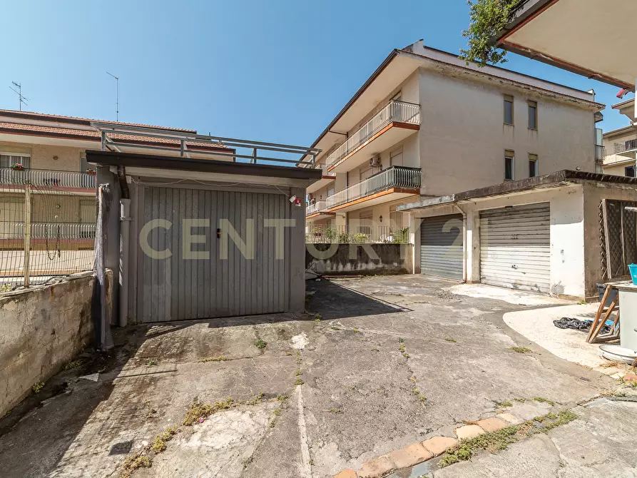 Immagine 35 di Locale commerciale in vendita  in Via Mario Rapisardi 20 a Fiumefreddo Di Sicilia