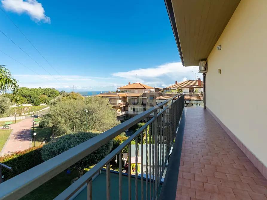 Immagine 21 di Trilocale in vendita  in Via Teocrito 10 a Aci Catena