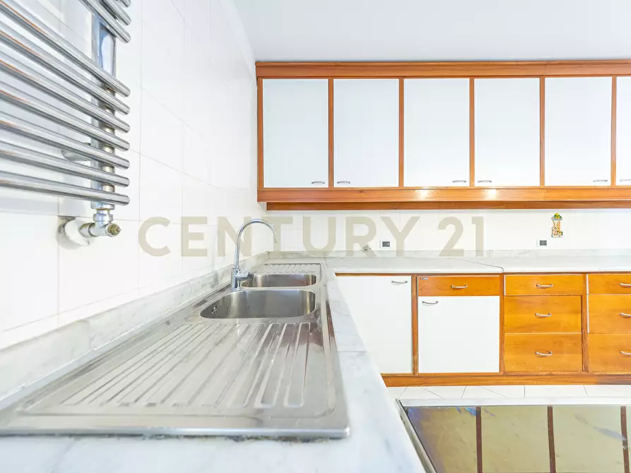 Immagine 35 di Pentalocale in vendita  in Via della Croce 71 a Roma