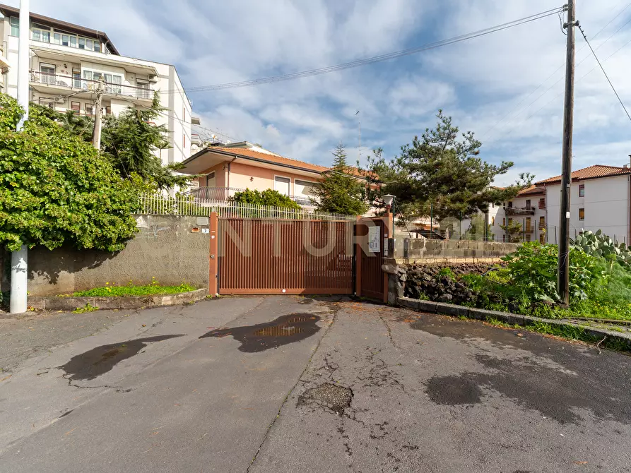 Immagine 1 di Trilocale in vendita  in via salvatore quasimodo 7 a Gravina Di Catania