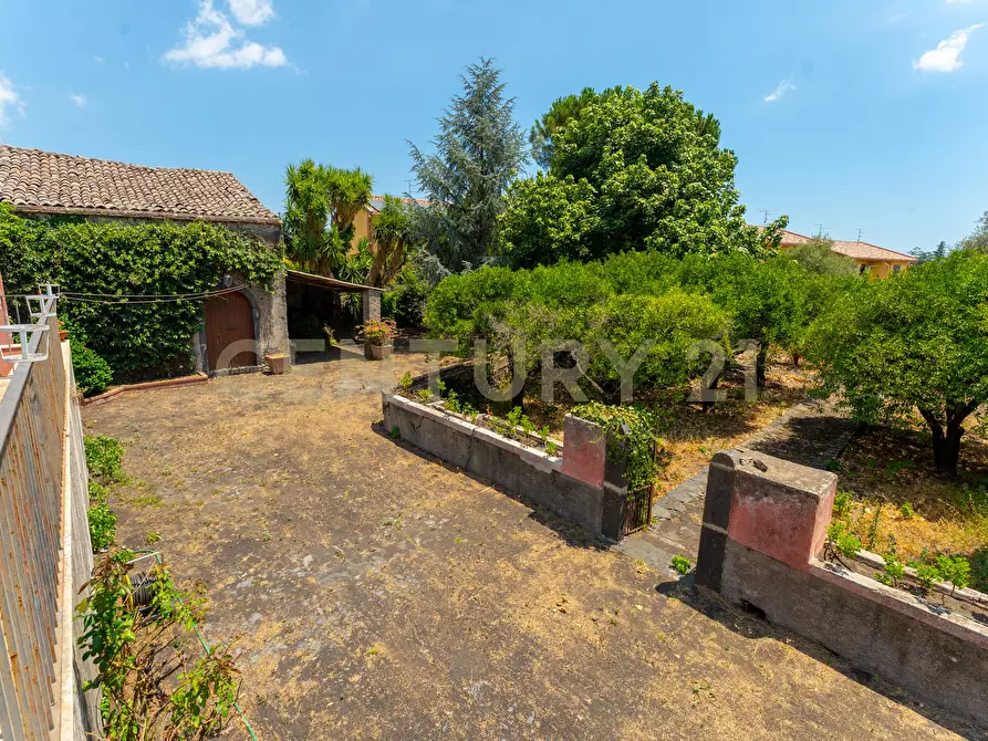 Immagine 11 di Villa in vendita  in Piazza F. M. Scuderi 7 a Viagrande