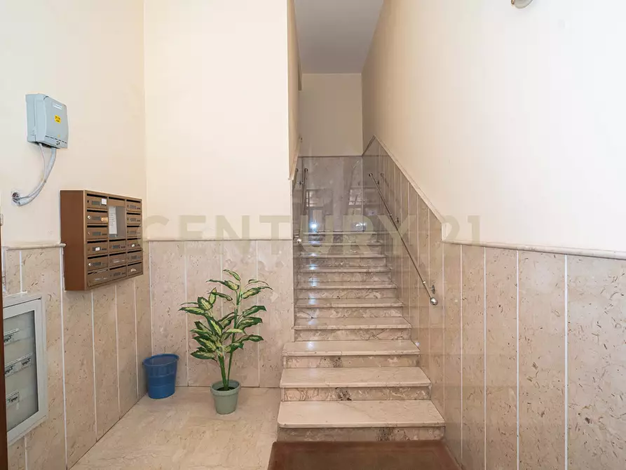 Immagine 3 di Pentalocale in vendita  in Via Roma 135 a Enna