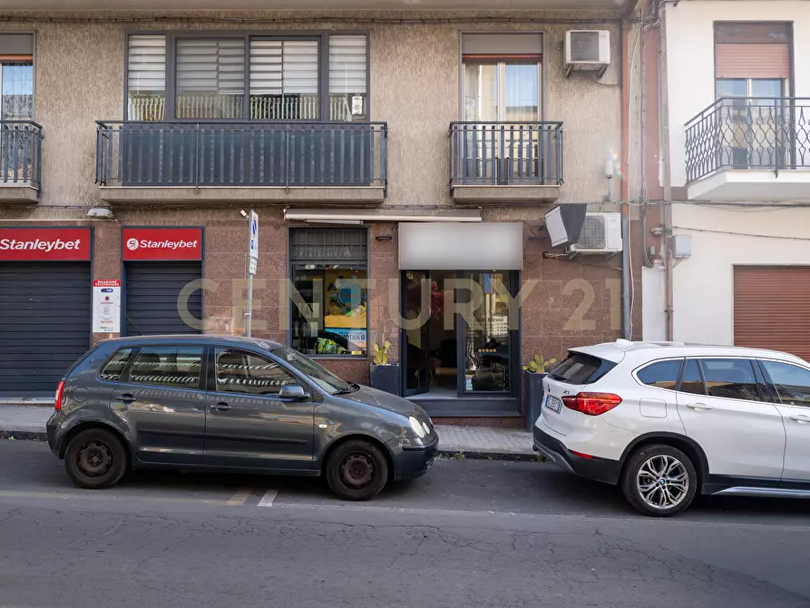 Immagine 3 di Locale commerciale in vendita  in Via Vittorio Emanuele II 113a a Gravina Di Catania