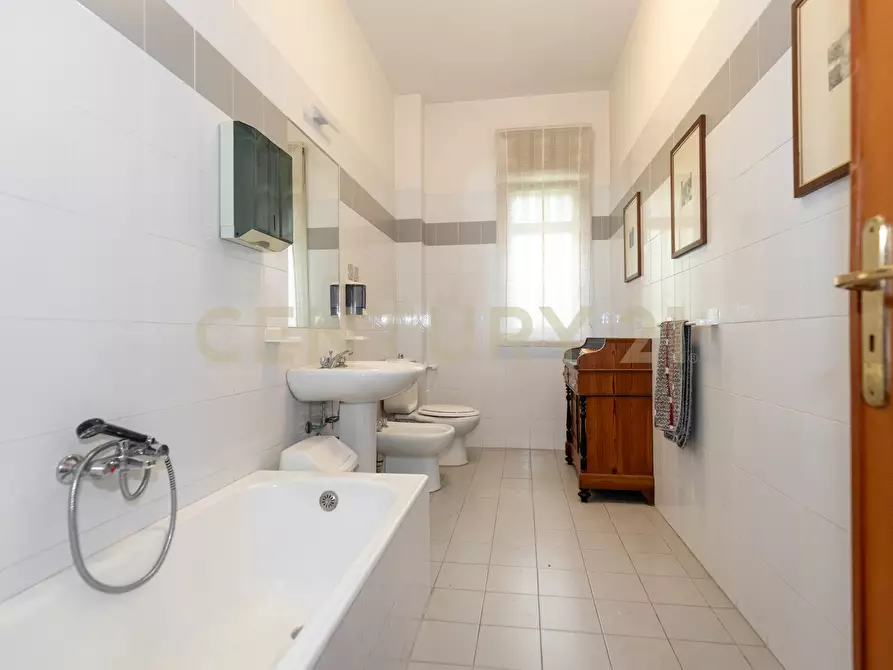 Immagine 31 di Pentalocale in vendita  in Via Convento del Carmine 5 a Tremestieri Etneo