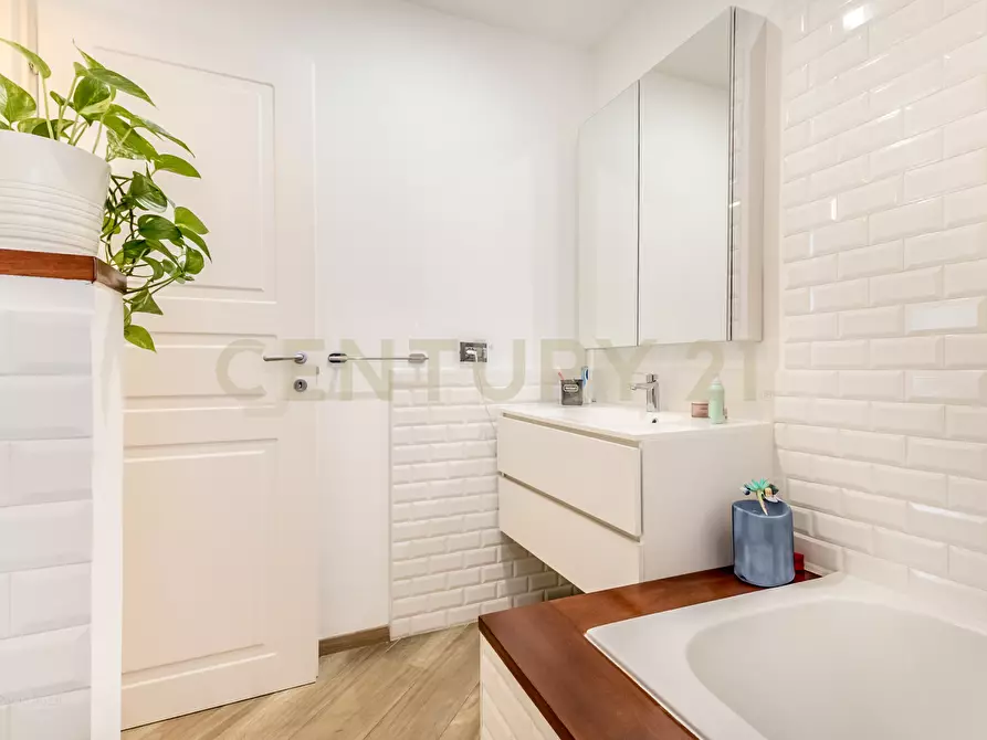 Immagine 18 di Bilocale in affitto  in Via Tomba di Nerone 14 a Roma