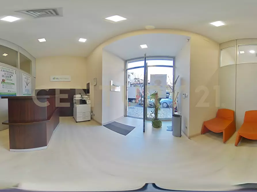 Immagine 36 di Locale commerciale in vendita  in Corso delle Province 23 a Catania