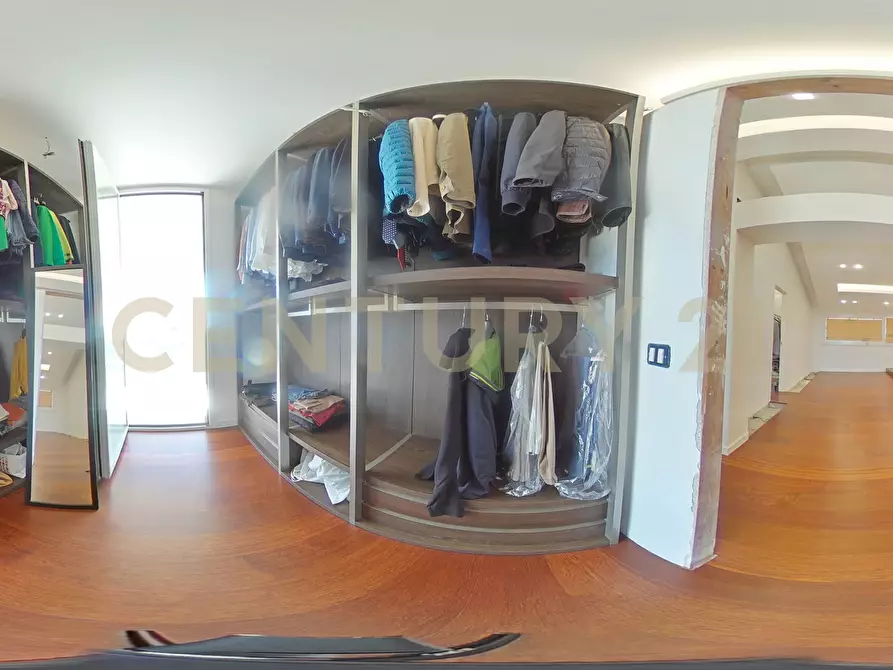 Immagine 108 di Villa in vendita  in SS284 a Adrano