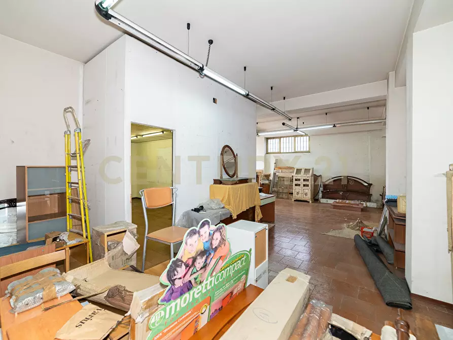 Immagine 9 di Locale commerciale in vendita  in Via Tripoli 185 a Aci Castello