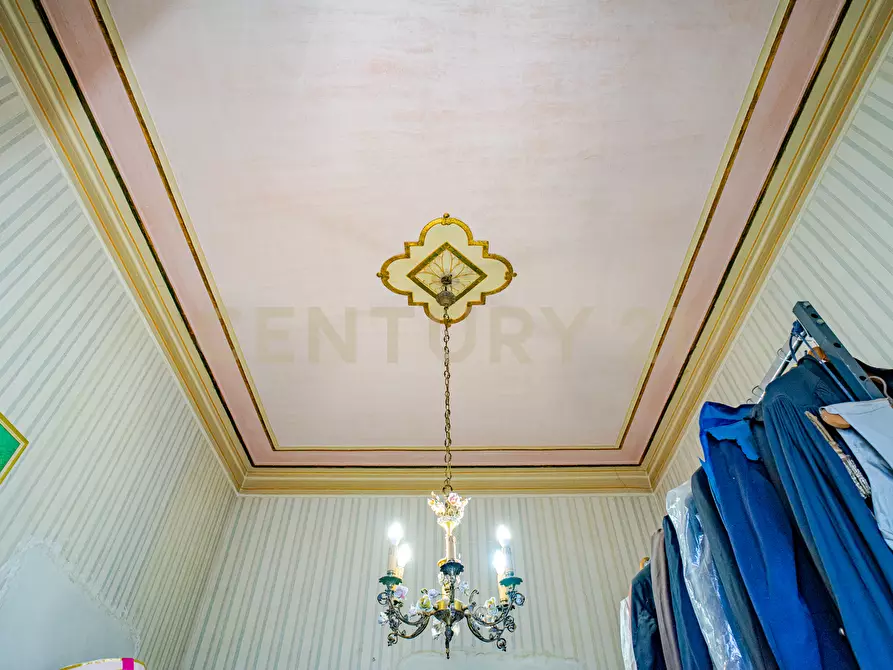 Immagine 28 di Pentalocale in vendita  in Via Francesco Riso 34 a Catania