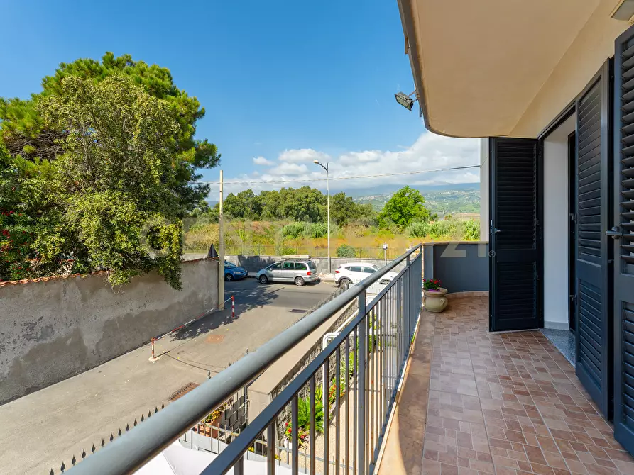 Immagine 27 di Trilocale in vendita  in Via Spiaggia 306 a Catania