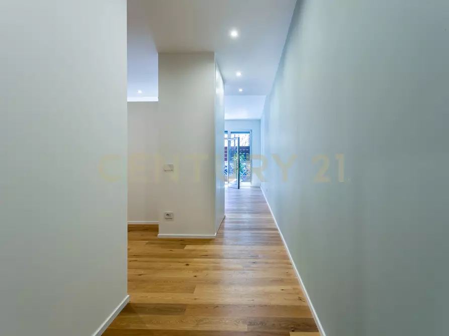 Immagine 5 di Loft/Open space in vendita  in Via dell'Olmata 30 a Roma