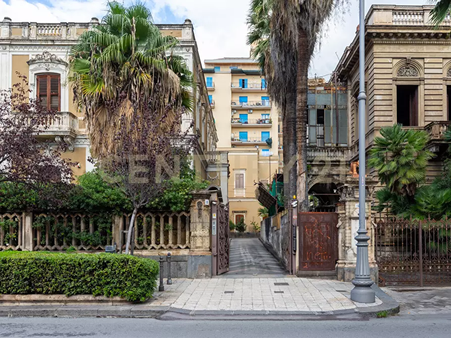 Immagine 23 di Palazzo in affitto  in Viale Regina Margherita 16 a Catania