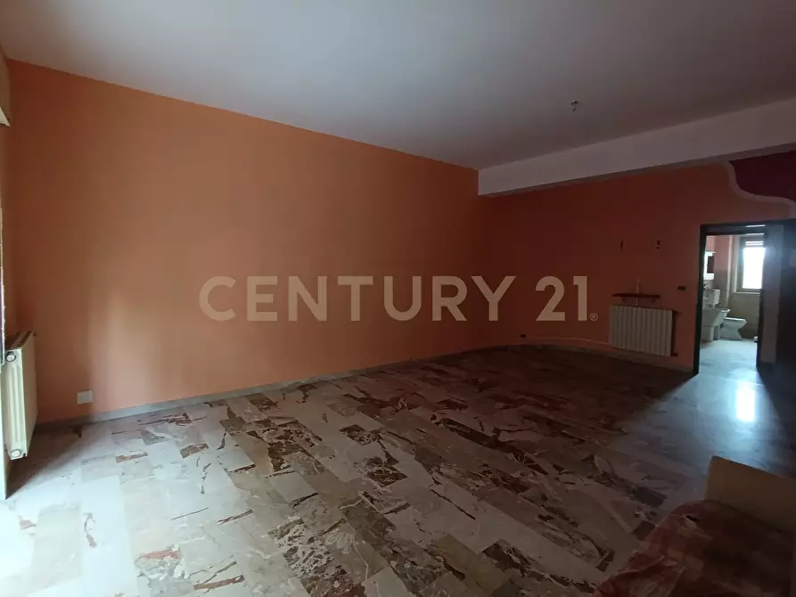 Immagine 21 di Pentalocale in vendita  in Via Nicola Coviello 158 a Biancavilla