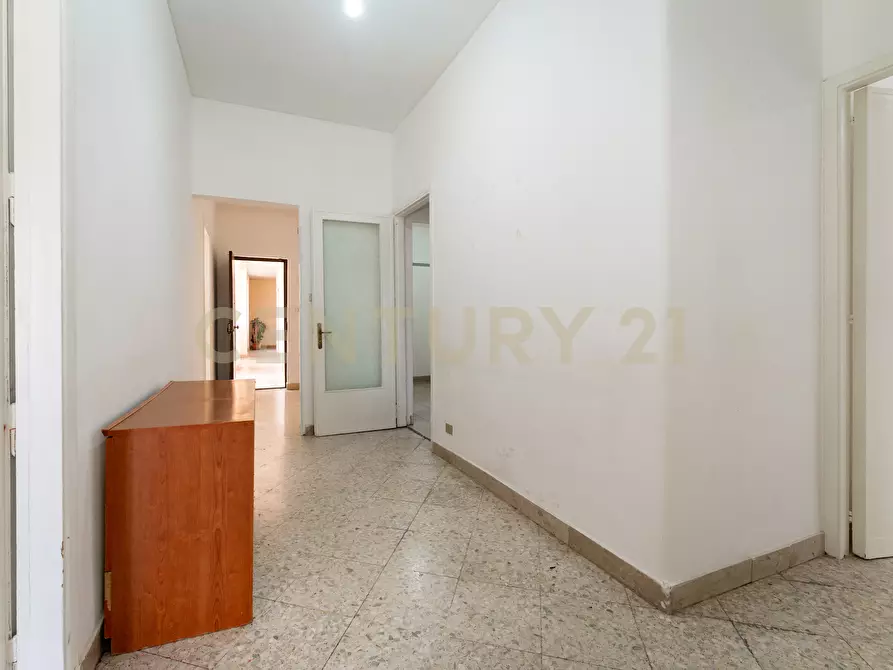 Immagine 26 di Pentalocale in vendita  in Via Antonino di Sangiuliano 54 a Catania