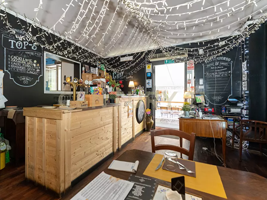 Immagine 10 di Locale commerciale in vendita  in Via Monsignor Ventimiglia snc a Catania