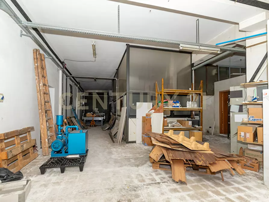 Immagine 47 di Locale commerciale in vendita  in Viale Mario Rapisardi 186 a Catania