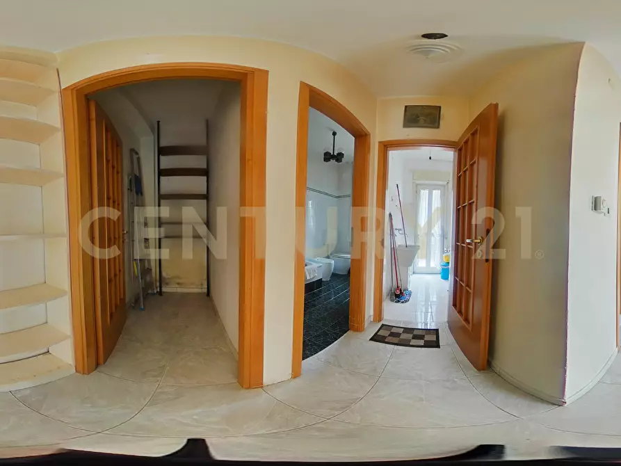 Immagine 47 di Pentalocale in vendita  in Via Stefano Vitale 12 a Catania