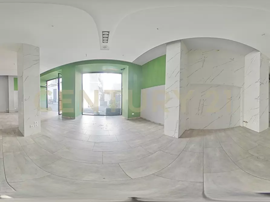 Immagine 35 di Locale commerciale in vendita  in Via Mario Sangiorgi 56 a Catania