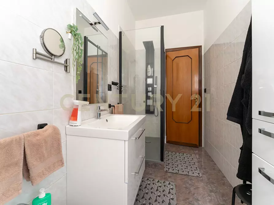 Immagine 33 di Quadrilocale in vendita  in Via Jacopo Vignerio 5 a Catania