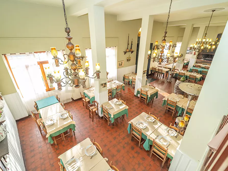 Immagine 19 di Locale commerciale in vendita  in Via Nemorense 17 a Nemi