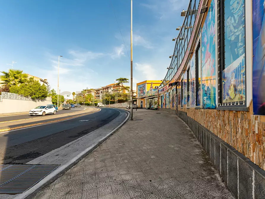 Immagine 9 di Locale commerciale in vendita  in Via Passo Gravina 150 a Catania